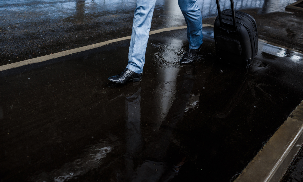 Bitumen process flow diagram – stages of crude oil refining and vacuum distillation to produce bitumen